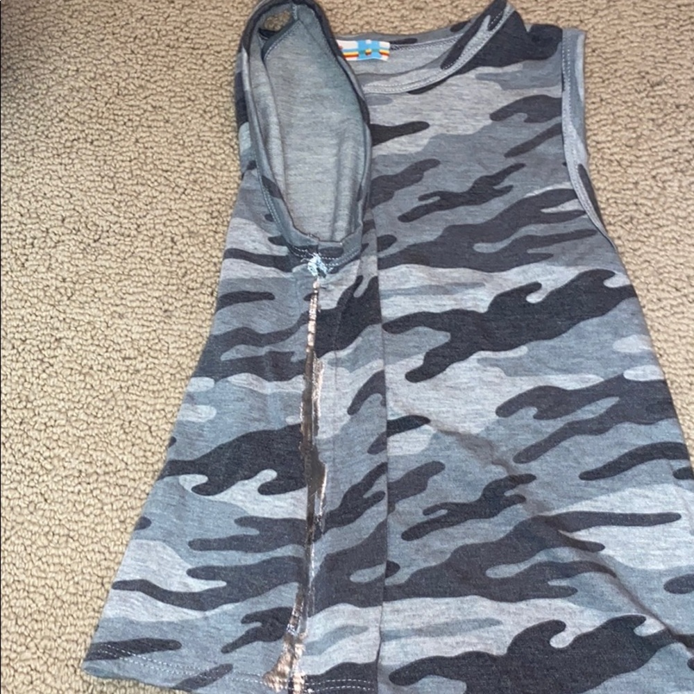 Tank - Picture 2 of 4
